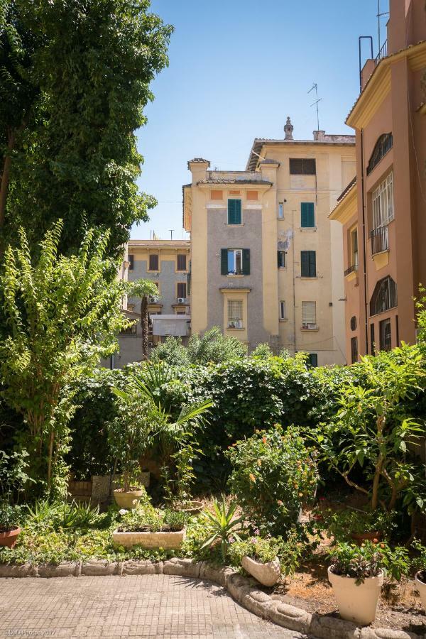 Casa Vacanze "Il Vaticano A 2 Passi" Rome Exterior photo